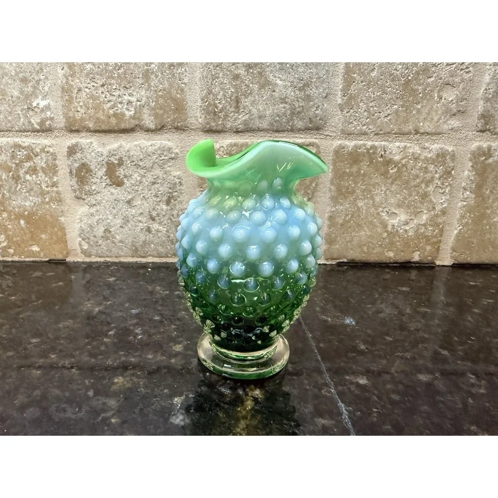 VTG Fenton Lime Green Opalescent Hobnail Bud Vase Flared‎